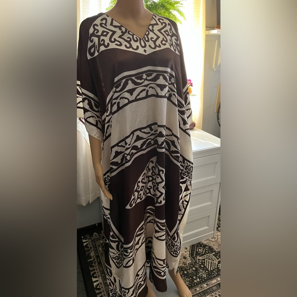 Winlar One Size Vintage Caftan! Super gorgeous and can be worn as a dress!